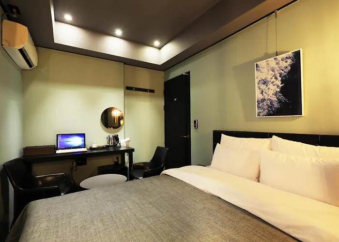 Sindang Rainbow Hotel 2*