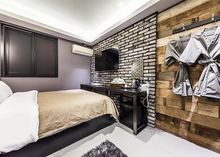 Sindang Rainbow Hotel 2*