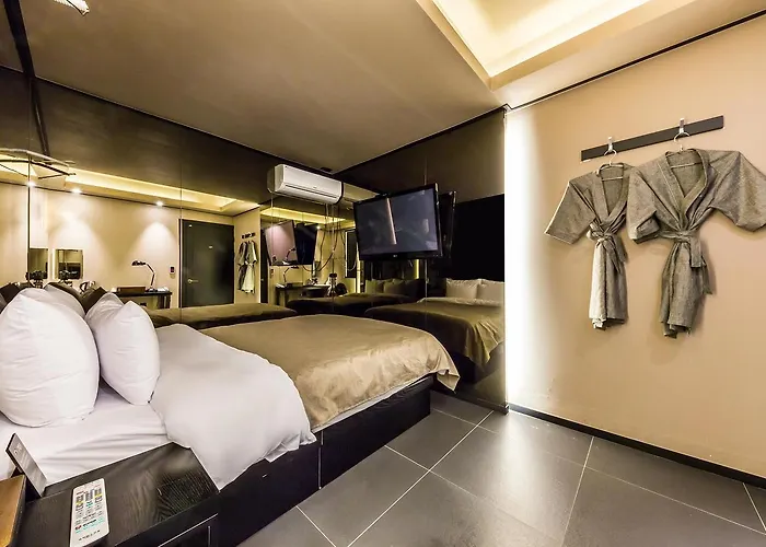 Sindang Rainbow Hotel 2*